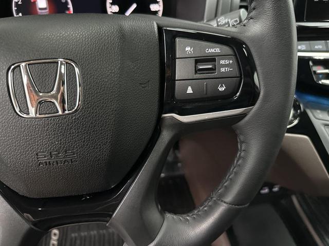 Photo of 2025 Platinum White Pearl Honda Odyssey