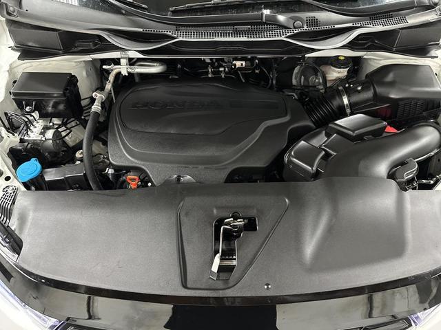 Photo of 2025 Platinum White Pearl Honda Odyssey