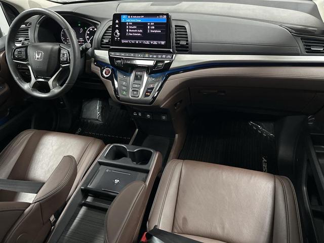 Photo of 2025 Platinum White Pearl Honda Odyssey