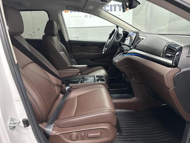 Photo of 2025 Platinum White Pearl Honda Odyssey