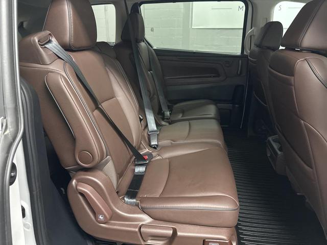 Photo of 2025 Platinum White Pearl Honda Odyssey