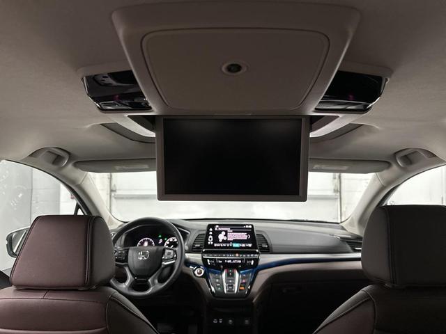 Photo of 2025 Platinum White Pearl Honda Odyssey