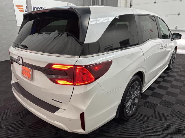 Photo of 2025 Platinum White Pearl Honda Odyssey