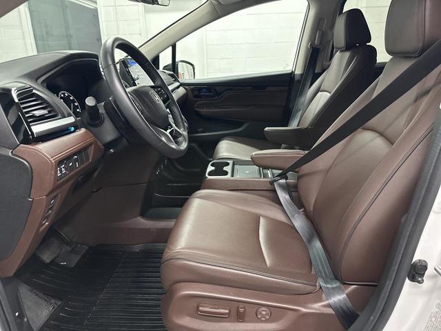 Photo of 2025 Platinum White Pearl Honda Odyssey