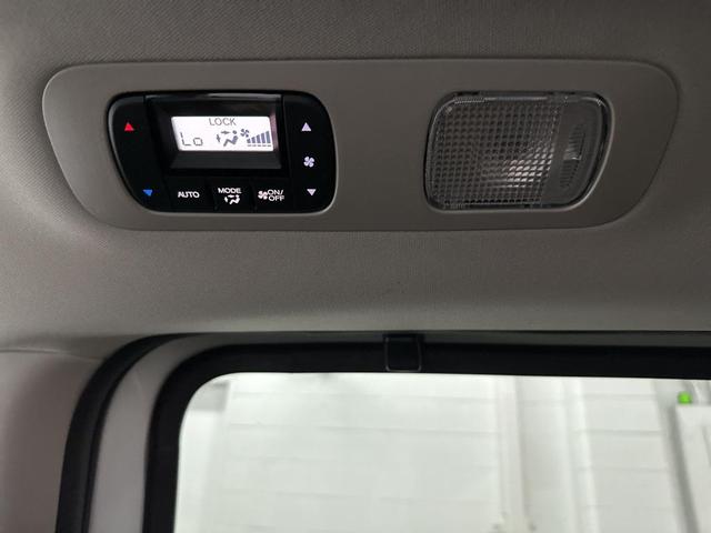 Photo of 2025 Platinum White Pearl Honda Odyssey
