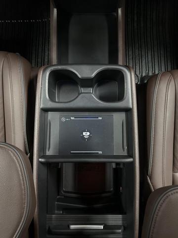 Photo of 2025 Platinum White Pearl Honda Odyssey