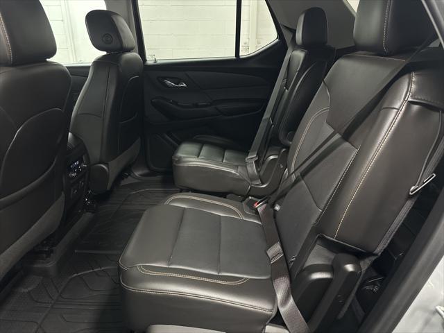 Photo of 2021 Silver Ice Metallic Chevrolet Traverse