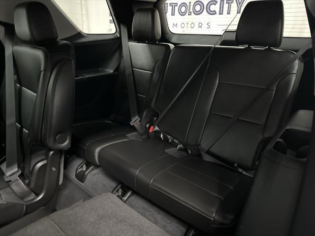 Photo of 2021 Silver Ice Metallic Chevrolet Traverse