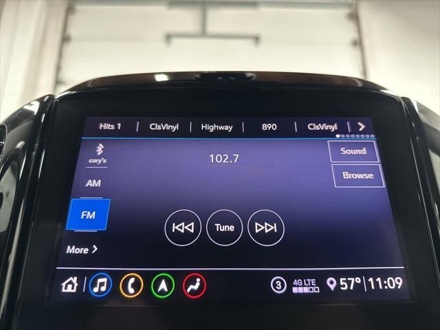 Photo of 2021 Silver Ice Metallic Chevrolet Traverse