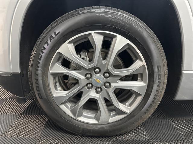 Photo of 2021 Silver Ice Metallic Chevrolet Traverse