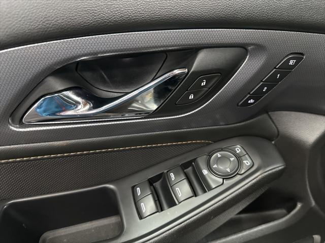 Photo of 2021 Silver Ice Metallic Chevrolet Traverse