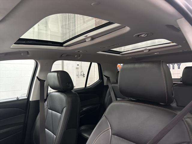 Photo of 2021 Silver Ice Metallic Chevrolet Traverse