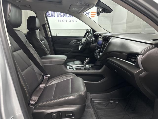 Photo of 2021 Silver Ice Metallic Chevrolet Traverse