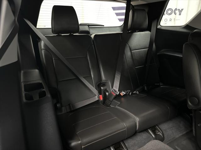 Photo of 2021 Silver Ice Metallic Chevrolet Traverse