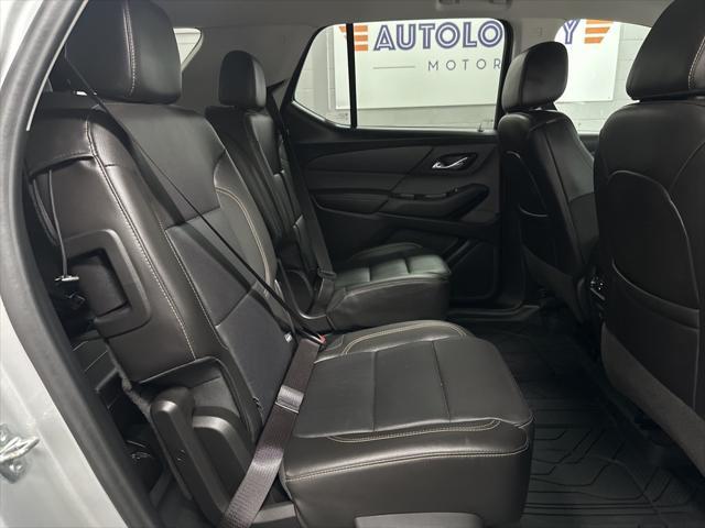 Photo of 2021 Silver Ice Metallic Chevrolet Traverse