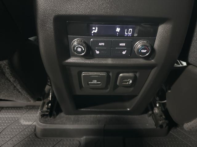 Photo of 2021 Silver Ice Metallic Chevrolet Traverse