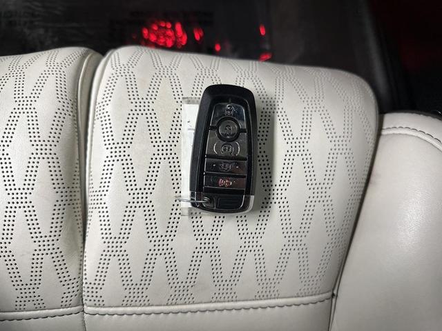 Photo of 2023 Chroma Caviar Dark Gray Metallic Clearcoat Lincoln Navigator