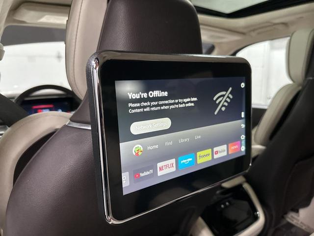 Photo of 2023 Chroma Caviar Dark Gray Metallic Clearcoat Lincoln Navigator