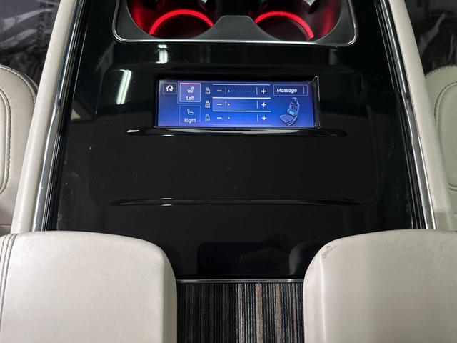 Photo of 2023 Chroma Caviar Dark Gray Metallic Clearcoat Lincoln Navigator