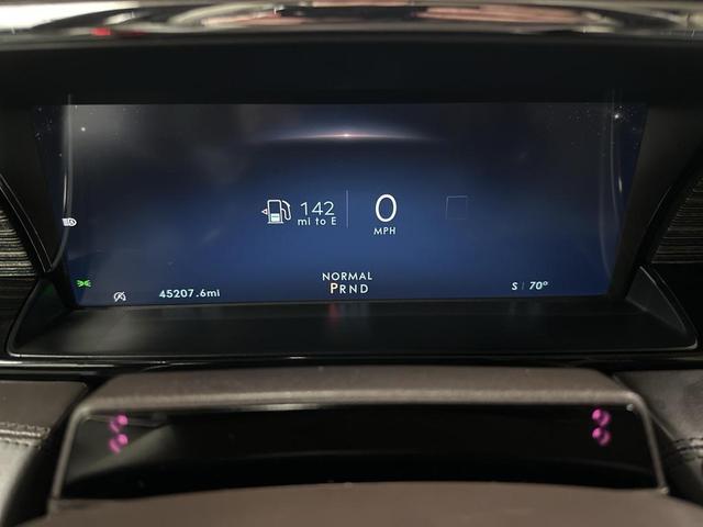 Photo of 2023 Chroma Caviar Dark Gray Metallic Clearcoat Lincoln Navigator