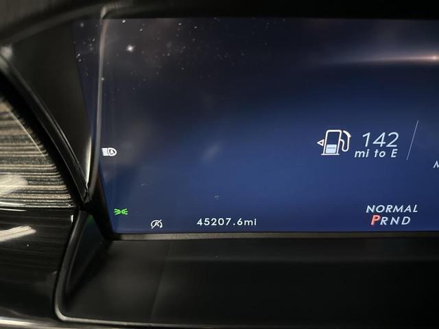Photo of 2023 Chroma Caviar Dark Gray Metallic Clearcoat Lincoln Navigator