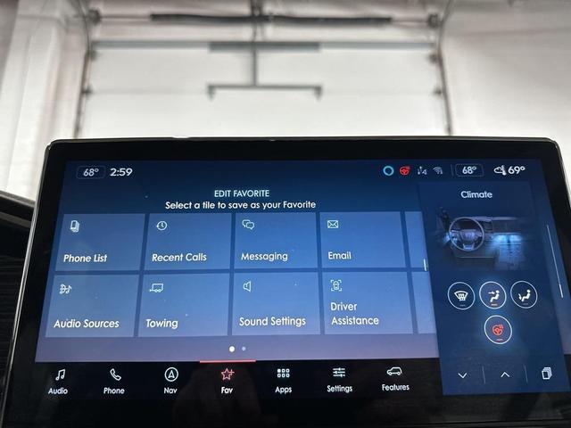 Photo of 2023 Chroma Caviar Dark Gray Metallic Clearcoat Lincoln Navigator