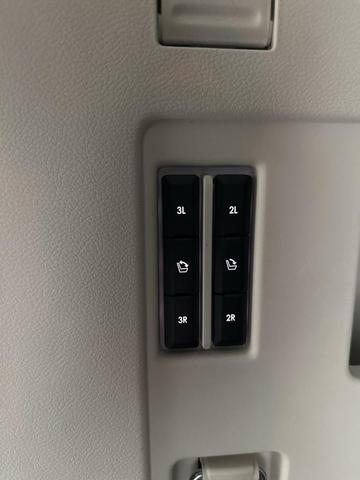 Photo of 2023 Chroma Caviar Dark Gray Metallic Clearcoat Lincoln Navigator