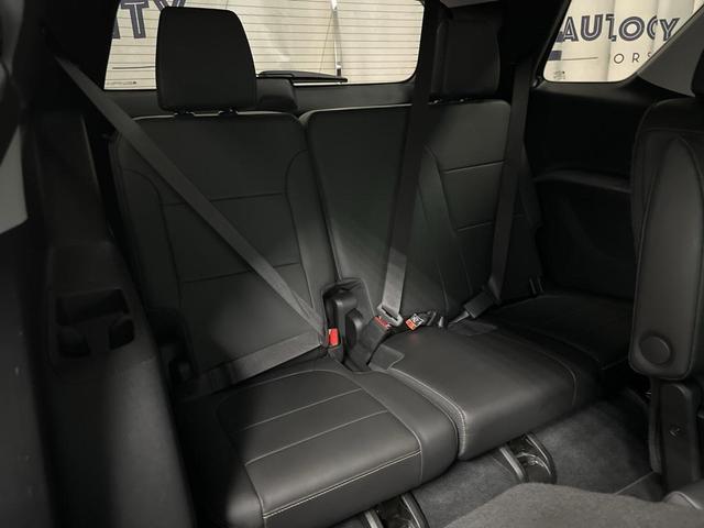 Photo of 2021 Silver Ice Metallic Chevrolet Traverse