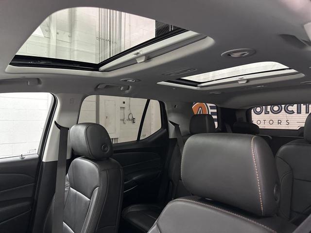 Photo of 2021 Silver Ice Metallic Chevrolet Traverse