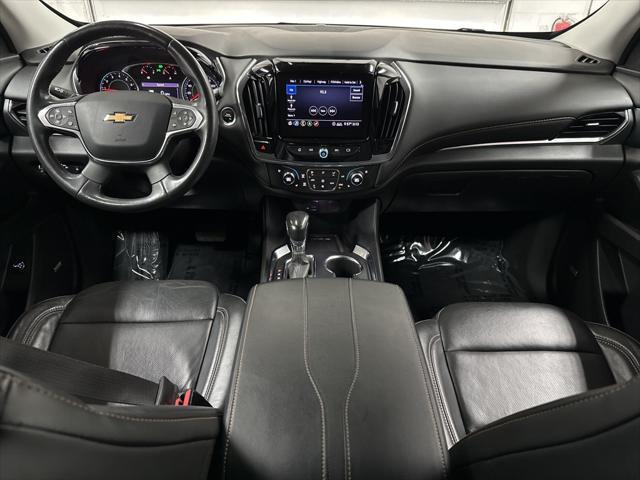 Photo of 2021 Silver Ice Metallic Chevrolet Traverse