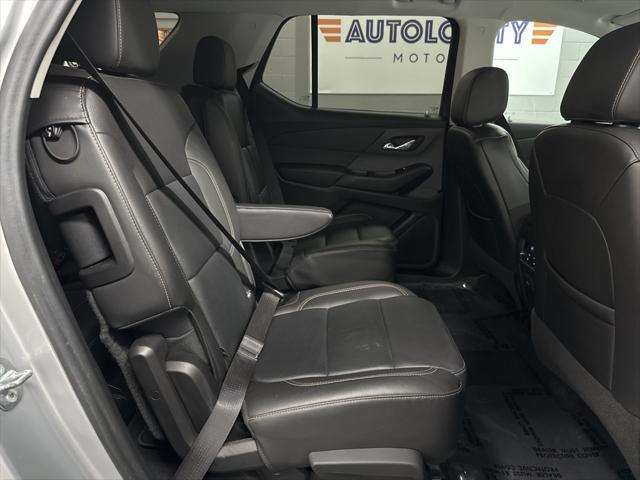 Photo of 2021 Silver Ice Metallic Chevrolet Traverse