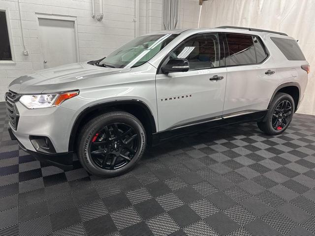 Photo of 2021 Silver Ice Metallic Chevrolet Traverse