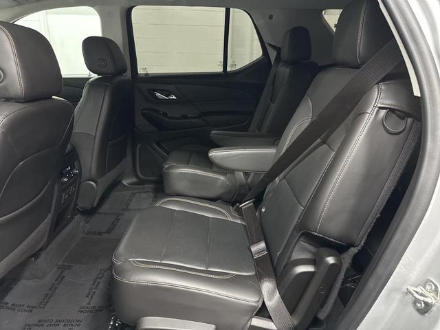 Photo of 2021 Silver Ice Metallic Chevrolet Traverse