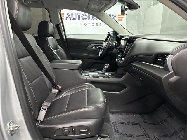 Photo of 2021 Silver Ice Metallic Chevrolet Traverse