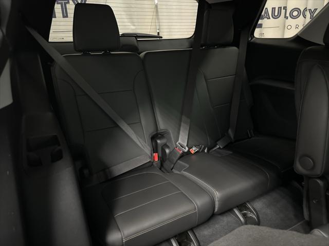 Photo of 2021 Silver Ice Metallic Chevrolet Traverse