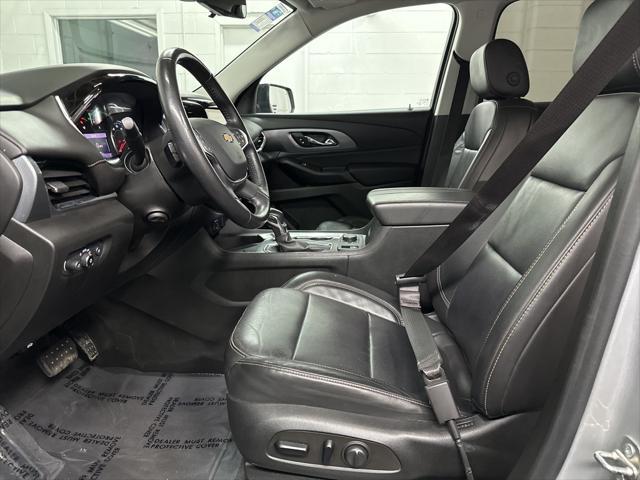 Photo of 2021 Silver Ice Metallic Chevrolet Traverse