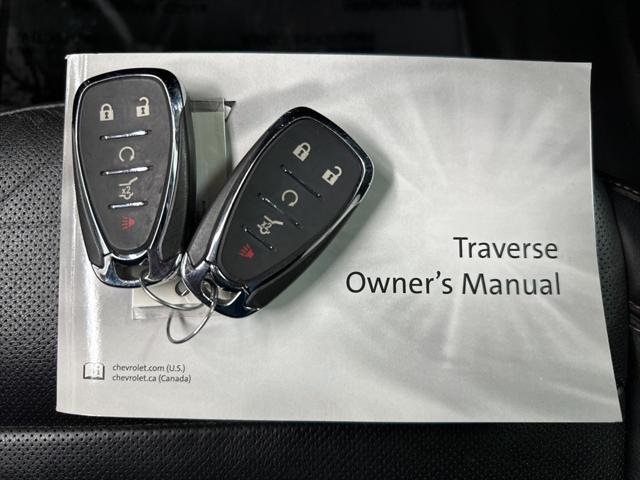 Photo of 2021 Silver Ice Metallic Chevrolet Traverse