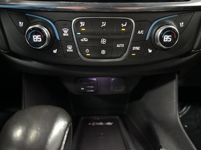 Photo of 2021 Silver Ice Metallic Chevrolet Traverse