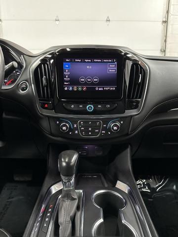 Photo of 2021 Silver Ice Metallic Chevrolet Traverse