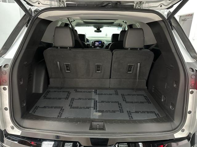 Photo of 2021 Silver Ice Metallic Chevrolet Traverse