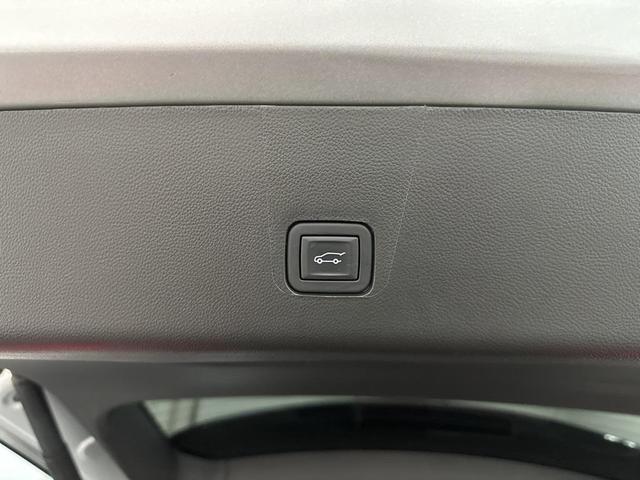 Photo of 2021 Silver Ice Metallic Chevrolet Traverse