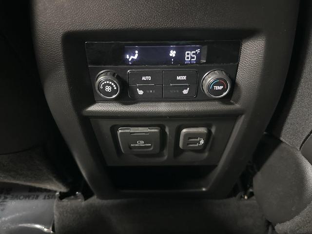 Photo of 2021 Silver Ice Metallic Chevrolet Traverse