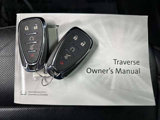 Photo of 2021 Silver Ice Metallic Chevrolet Traverse