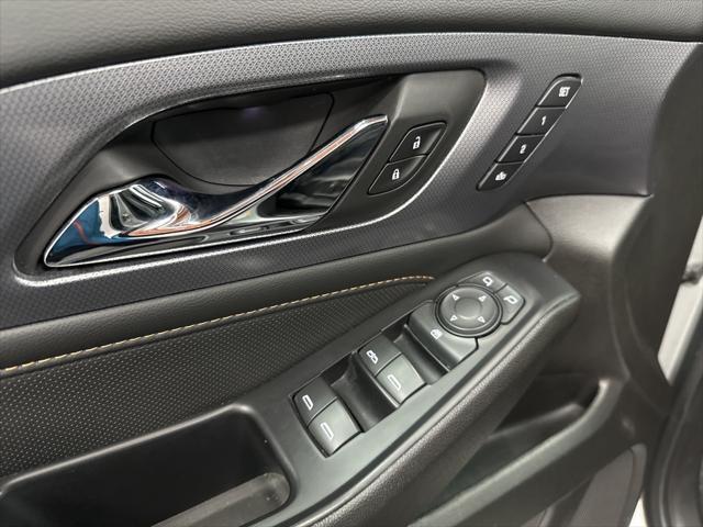 Photo of 2021 Silver Ice Metallic Chevrolet Traverse