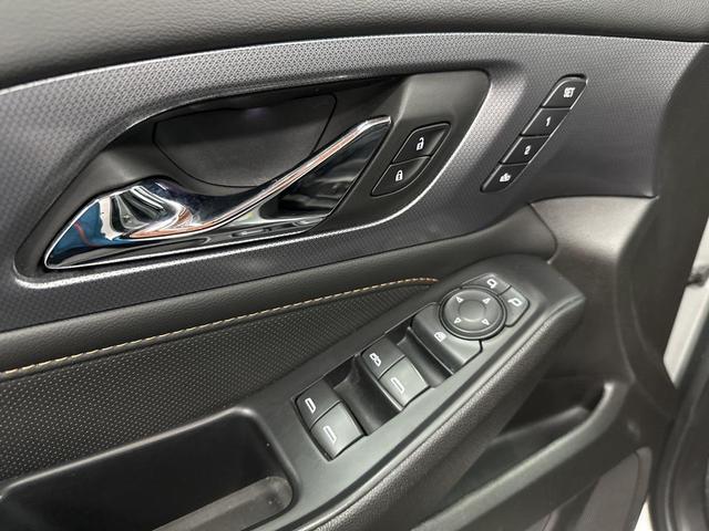 Photo of 2021 Silver Ice Metallic Chevrolet Traverse