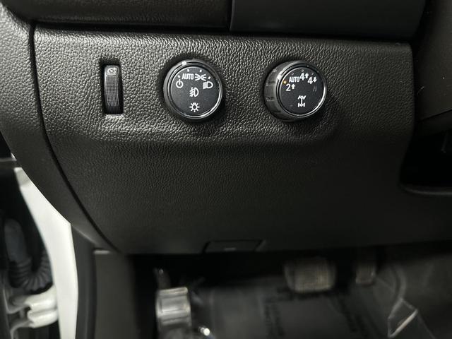 Photo of 2021 Summit White GMC Canyon