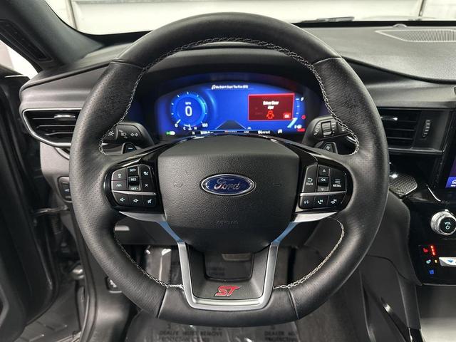 Photo of 2024 Carbonized Gray Metallic Ford Explorer