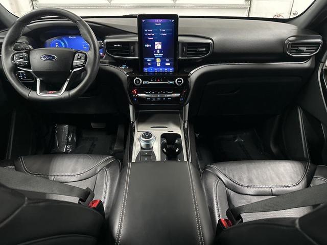 Photo of 2024 Carbonized Gray Metallic Ford Explorer