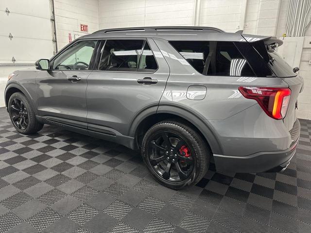 Photo of 2024 Carbonized Gray Metallic Ford Explorer