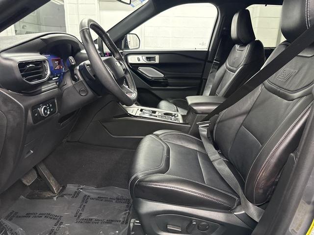 Photo of 2024 Carbonized Gray Metallic Ford Explorer
